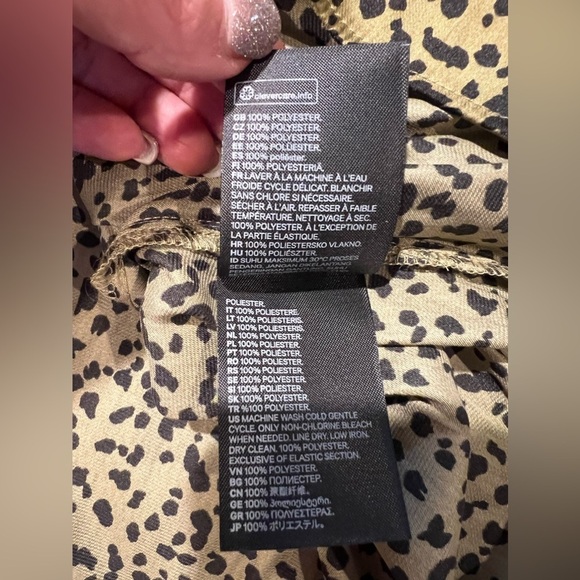 H&M Wide Blouse with Collar Green Leopard Print Size 2 - Picture 7 of 7